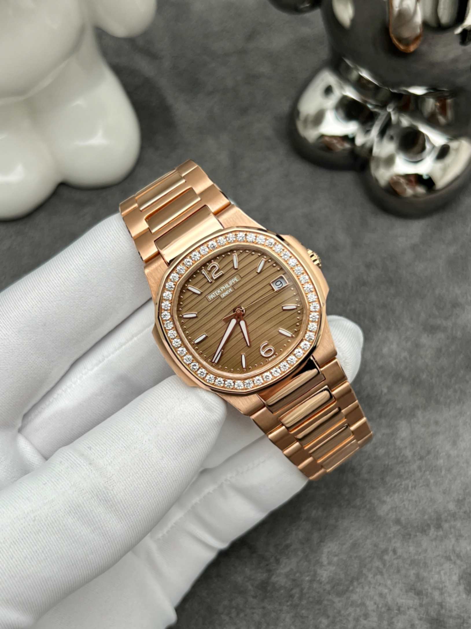 Patek Philippe Nautilus LADY 7010-1R-001 18k Rose Gold Diamond Bezel