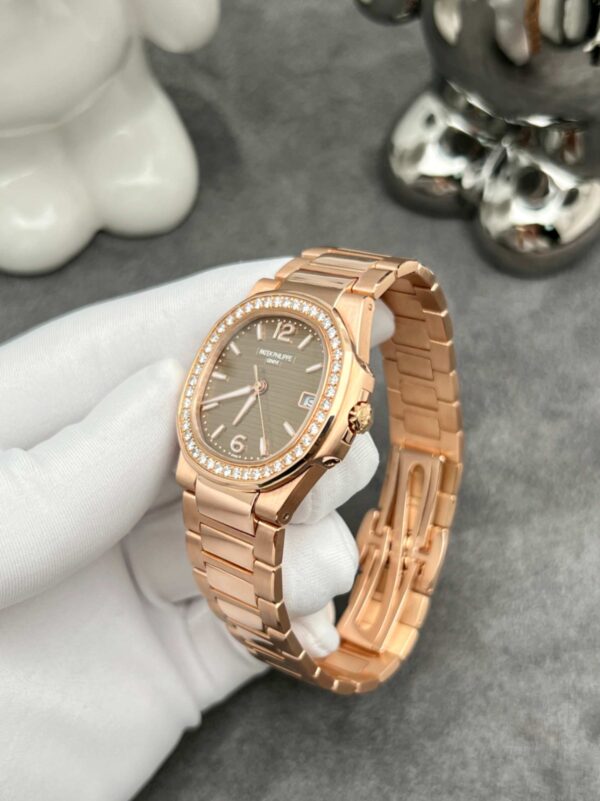 Patek Philippe Nautilus LADY 7010-1R-001 18k Rose Gold Diamond Bezel