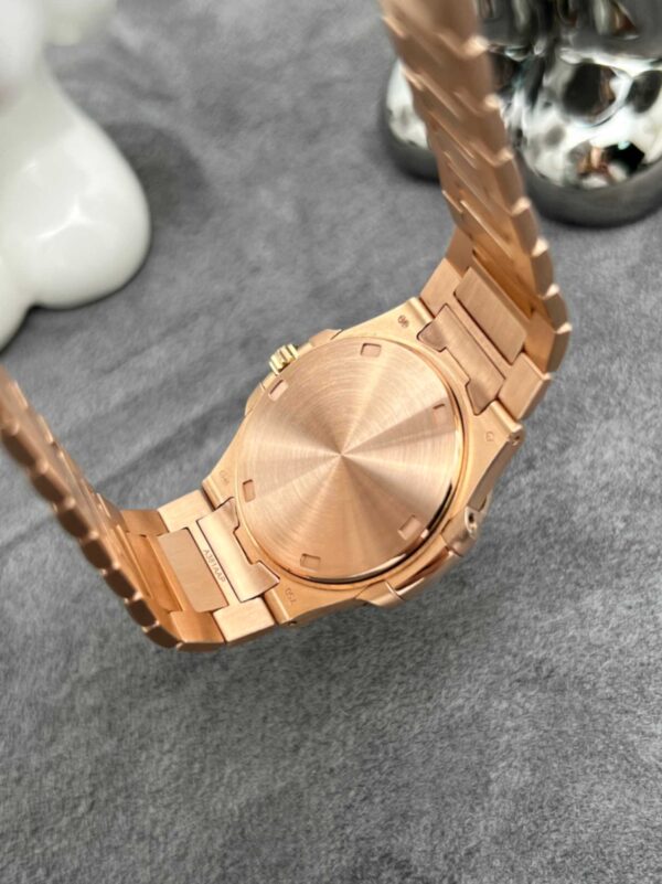 Patek Philippe Nautilus LADY 7010-1R-001 18k Rose Gold Diamond Bezel